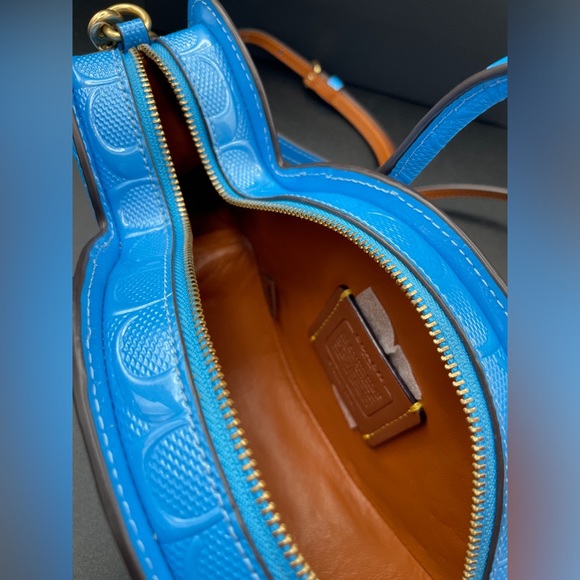 Coach Fish Bag In Signature Leather Imported - Picture 10 of 13